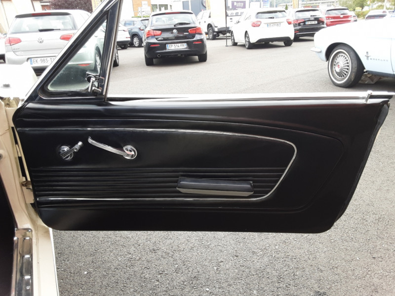 Photo 15 de l'offre de FORD MUSTANG COUPE WHITE CODE C 289CI V8 1966 à 36900€ chez Centrale auto marché Périgueux