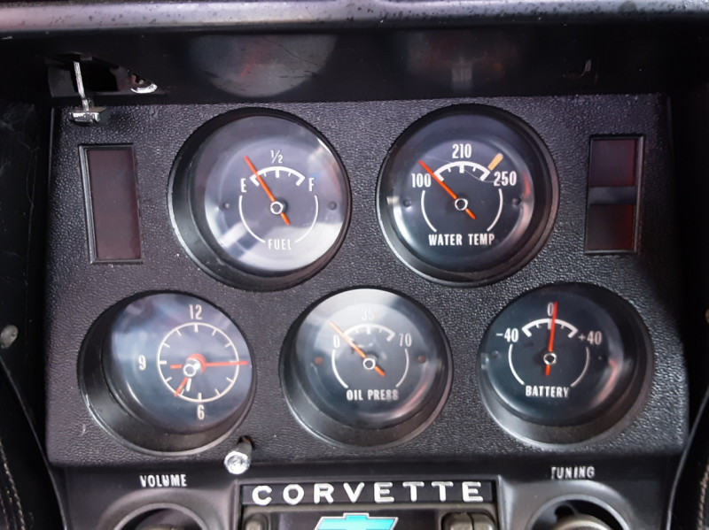 Photo 9 de l'offre de CHEVROLET CORVETTE C3 STINGRAY V8 5.7L 350CI à 32500€ chez Centrale auto marché Périgueux