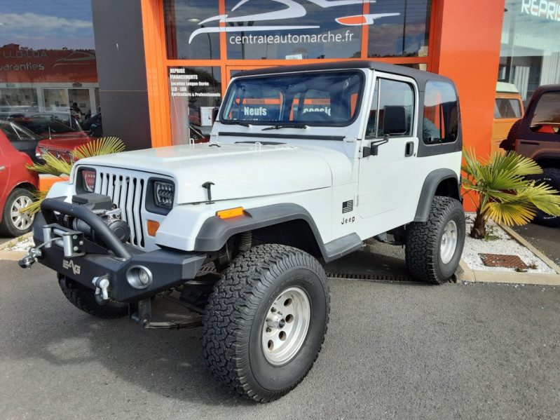 Jeep WRANGLER 4.2L 6 CYLINDRES BLANCHE Essence sans plomb  Occasion à vendre