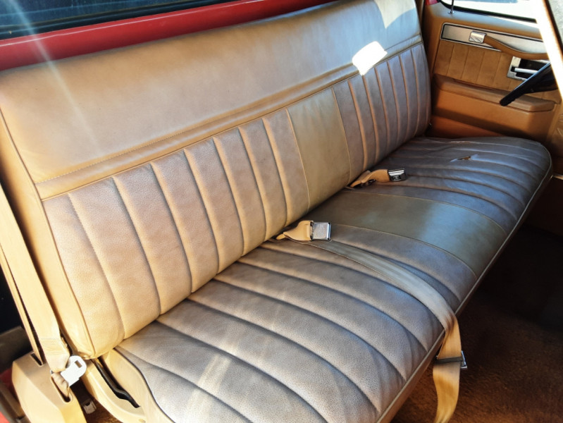 Photo 42 de l'offre de CHEVROLET C10 V8 305CI SILVERADO 5.0L 1985 à 26900€ chez Centrale auto marché Périgueux
