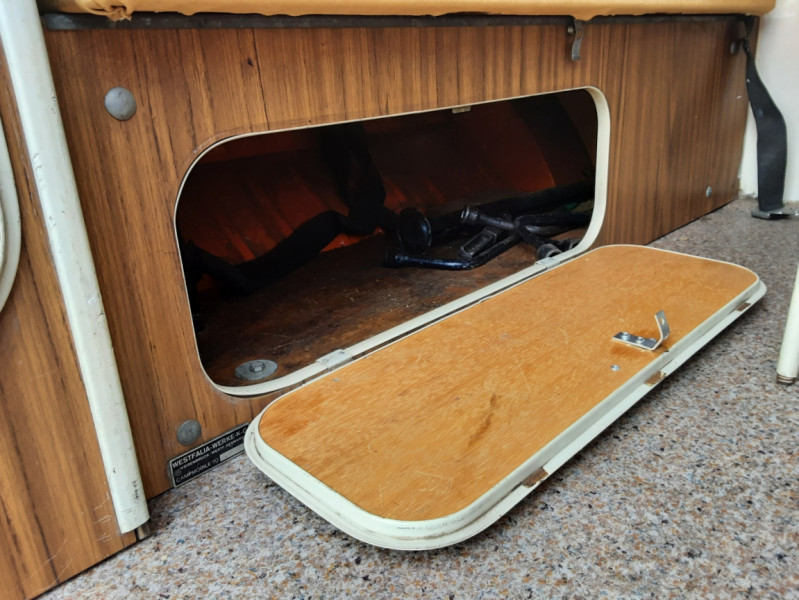Photo 38 de l'offre de VOLKSWAGEN COMBI T2 1973 à 35000€ chez Centrale auto marché Périgueux