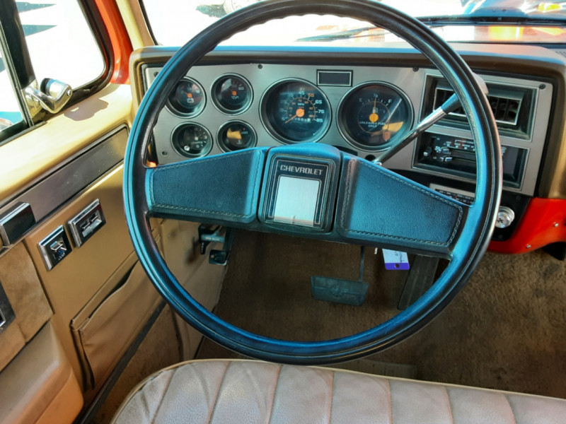 Photo 6 de l'offre de CHEVROLET C10 V8 305CI SILVERADO 5.0L 1985 à 26900€ chez Centrale auto marché Périgueux