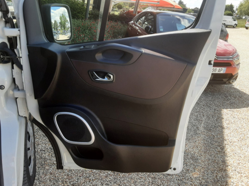 Photo 18 de l'offre de FIAT TALENTO FGN LH1 1.6 MULTIJET 95 PACK PRO NAV  à 19200€ chez Centrale auto marché Périgueux