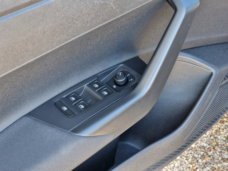 Photo 15 de l'offre de VOLKSWAGEN POLO 1.0 TSI 95 SetS BVM5  à 15990€ chez Centrale auto marché Périgueux