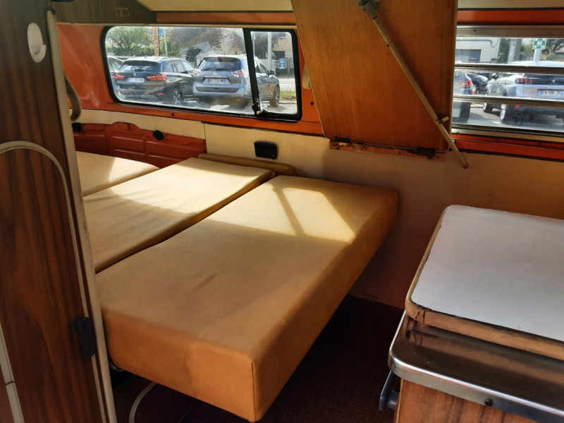 Photo 44 de l'offre de VOLKSWAGEN COMBI T2 1973 à 35000€ chez Centrale auto marché Périgueux