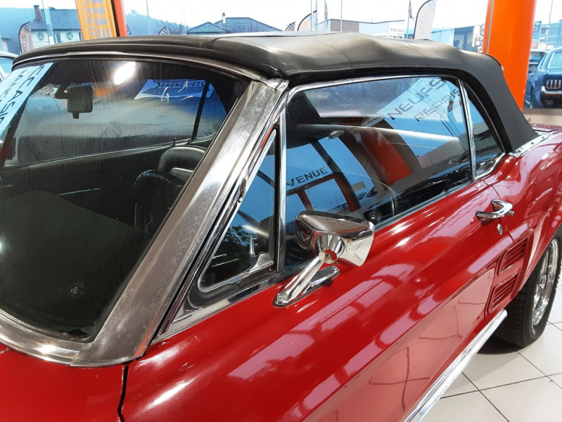 Photo 8 de l'offre de FORD MUSTANG CABRIOLET 289 ci V8 RED 67 INT NOIR à 51900€ chez Centrale auto marché Périgueux