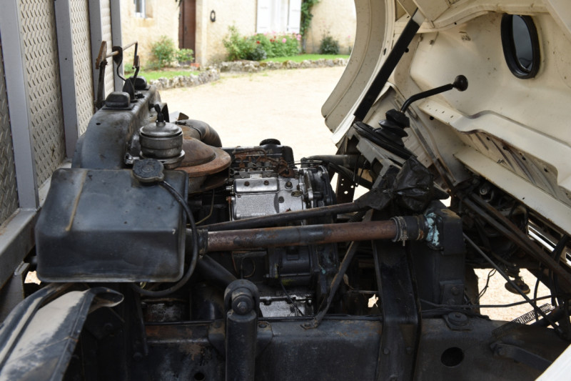 Photo 18 de l'offre de FORD CAMION BETAIL D300 à 13900€ chez Centrale auto marché Périgueux