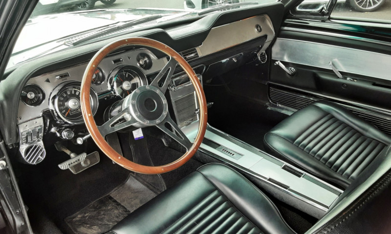 Photo 3 de l'offre de FORD MUSTANG CABRIOLET CODE A TRIPPLE BLACK 1967 à 53990€ chez Centrale auto marché Périgueux
