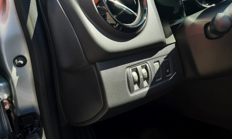 Photo 29 de l'offre de RENAULT CLIO IV dCi 90 E6C EDC Business à 14990€ chez Centrale auto marché Périgueux