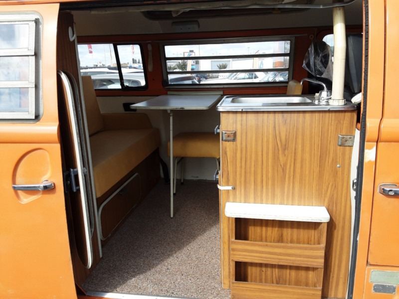 Photo 14 de l'offre de VOLKSWAGEN COMBI T2 1973 à 35000€ chez Centrale auto marché Périgueux