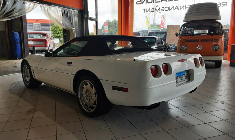 Photo 2 de l'offre de CHEVROLET CORVETTE C4 CABRIOLET LT1 V8 5.7L BLANCHE à 25900€ chez Centrale auto marché Périgueux