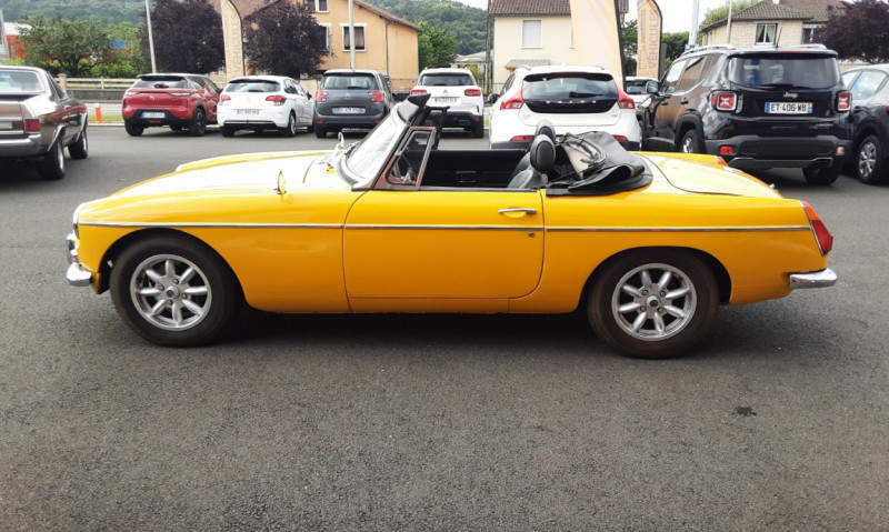 Photo 32 de l'offre de MG MG B cabriolet JAUNE à 19990€ chez Centrale auto marché Périgueux