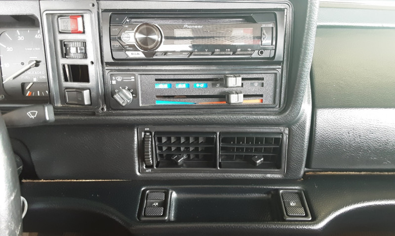 Photo 13 de l'offre de VOLKSWAGEN GOLF 1.8 cabriolet 112 KARMAN WOLFSBURG EDITION à 16990€ chez Centrale auto marché Périgueux