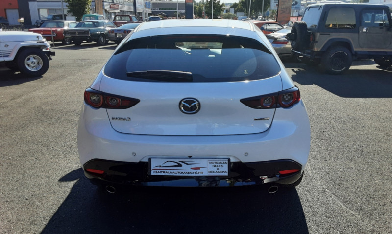 Photo 16 de l'offre de MAZDA MAZDA 3 2.0L SKYACTIV-G M Hybrid 122 ch BVM6 Sportline à 18490€ chez Centrale auto marché Périgueux