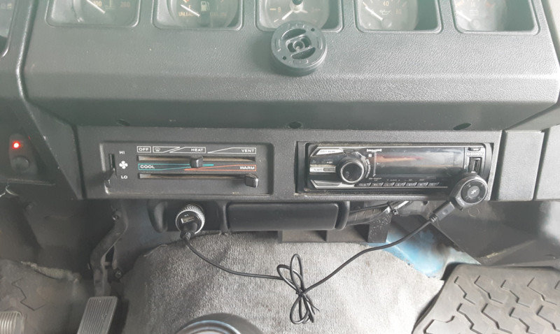 Photo 12 de l'offre de JEEP WRANGLER 4.2L 6 CYLINDRES 1989 BLEUE à 19990€ chez Centrale auto marché Périgueux