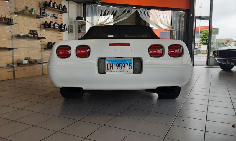 Photo 6 de l'offre de CHEVROLET CORVETTE C4 CABRIOLET LT1 V8 5.7L BLANCHE à 25900€ chez Centrale auto marché Périgueux