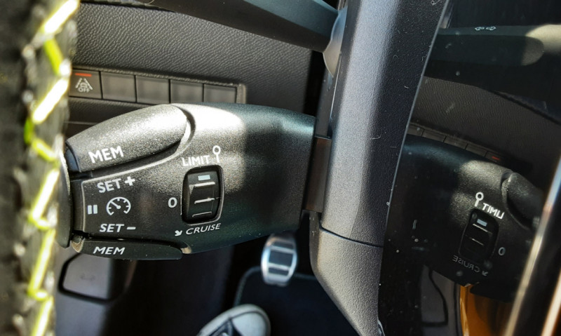 Photo 22 de l'offre de PEUGEOT 208 PureTech 100 SetS BVM6 GT Pack à 20490€ chez Centrale auto marché Périgueux