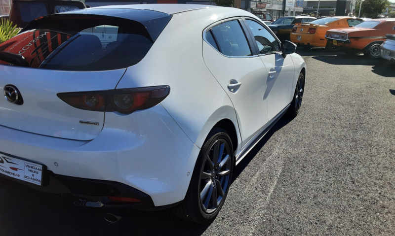 Photo 17 de l'offre de MAZDA MAZDA 3 2.0L SKYACTIV-G M Hybrid 122 ch BVM6 Sportline à 18490€ chez Centrale auto marché Périgueux