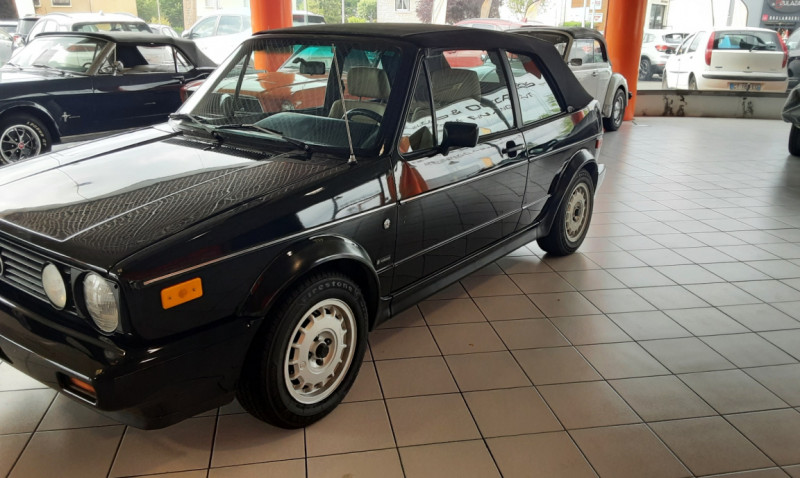 Photo 17 de l'offre de VOLKSWAGEN GOLF 1.8 cabriolet 112 KARMAN WOLFSBURG EDITION à 16990€ chez Centrale auto marché Périgueux