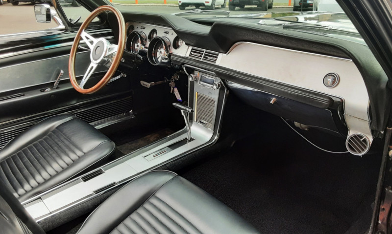 Photo 27 de l'offre de FORD MUSTANG CABRIOLET CODE A TRIPPLE BLACK 1967 à 53990€ chez Centrale auto marché Périgueux