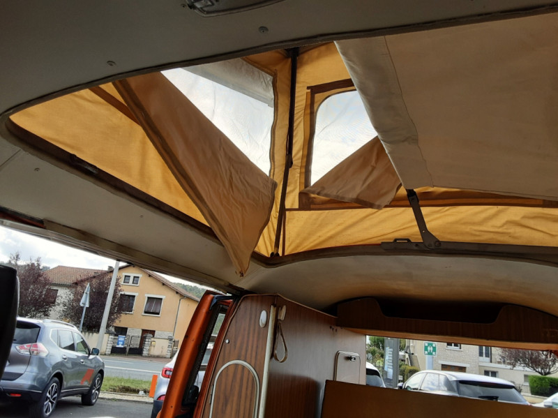 Photo 46 de l'offre de VOLKSWAGEN COMBI T2 1973 à 35000€ chez Centrale auto marché Périgueux