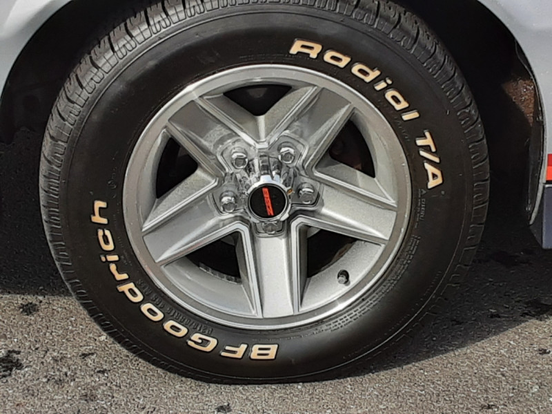 Photo 44 de l'offre de CHEVROLET CAMARO Z28  5.0L V8 à 29990€ chez Centrale auto marché Périgueux