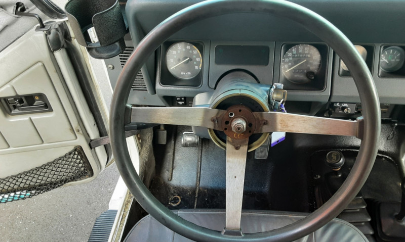 Photo 8 de l'offre de JEEP WRANGLER 4.2L 6 CYLINDRES Blanche Island Edition à 19990€ chez Centrale auto marché Périgueux