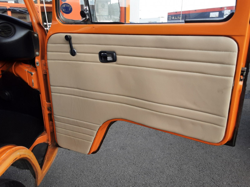 Photo 34 de l'offre de VOLKSWAGEN COMBI T2 1973 à 35000€ chez Centrale auto marché Périgueux