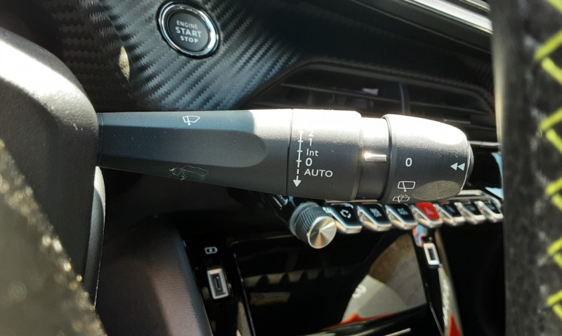 Photo 24 de l'offre de PEUGEOT 208 PureTech 100 SetS BVM6 GT Pack à 20490€ chez Centrale auto marché Périgueux