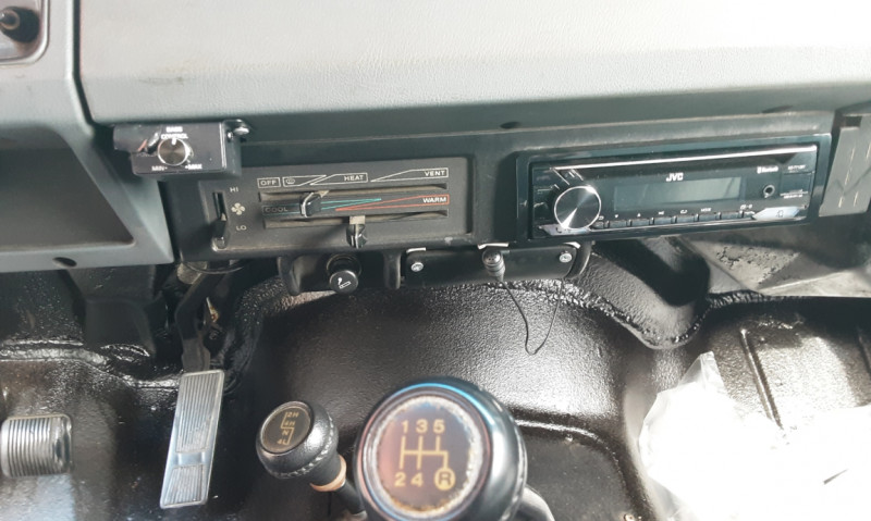 Photo 11 de l'offre de JEEP WRANGLER 4.2L 6 CYLINDRES Blanche Island Edition à 19990€ chez Centrale auto marché Périgueux