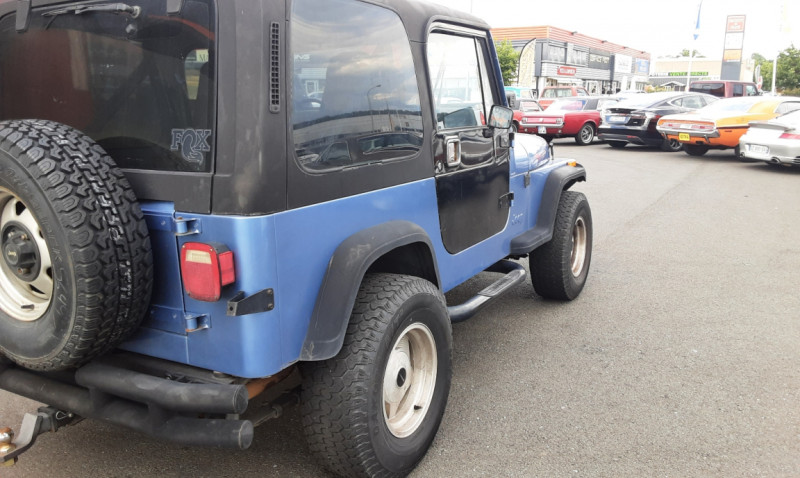 Photo 26 de l'offre de JEEP WRANGLER 4.2L 6 CYLINDRES 1989 BLEUE à 19990€ chez Centrale auto marché Périgueux