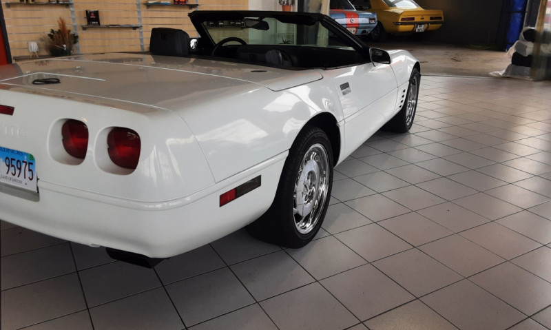 Photo 37 de l'offre de CHEVROLET CORVETTE C4 CABRIOLET LT1 V8 5.7L BLANCHE à 25900€ chez Centrale auto marché Périgueux