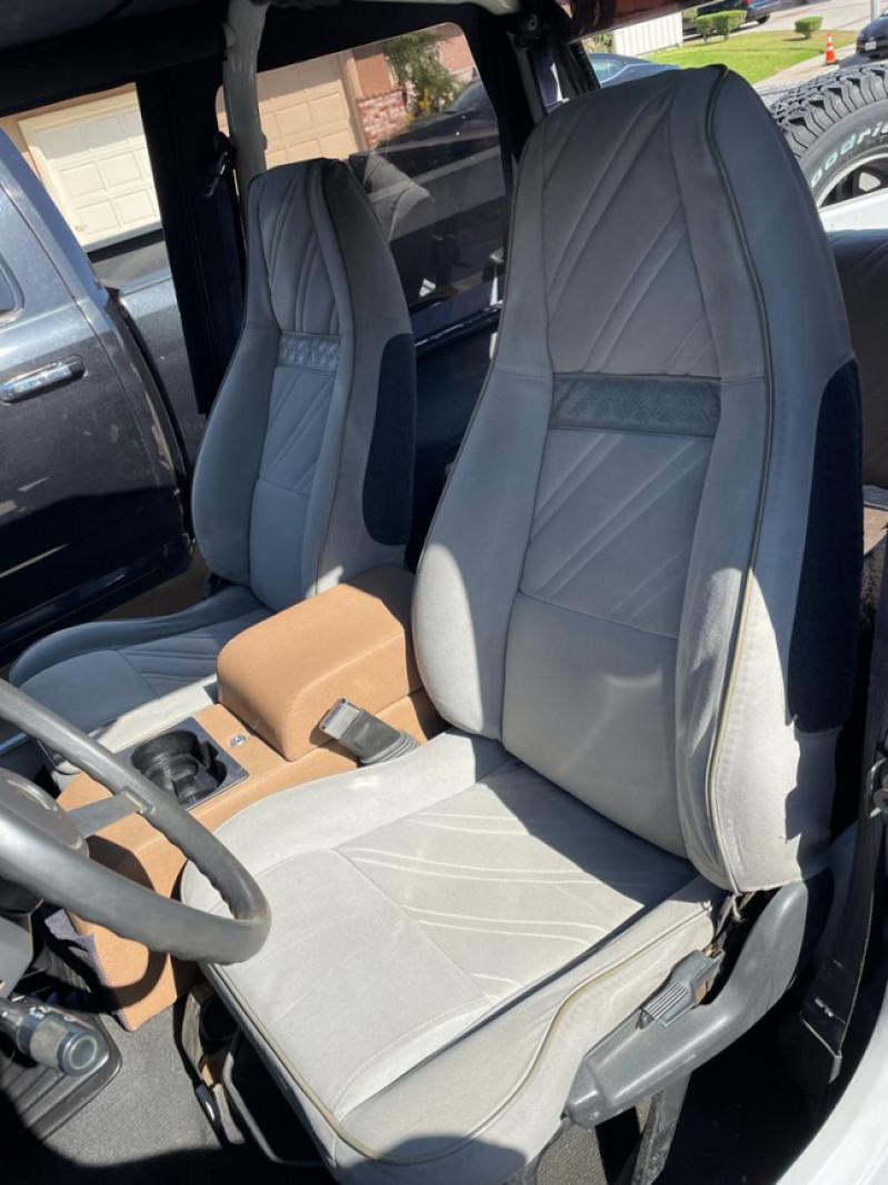 Photo 10 de l'offre de JEEP WRANGLER 4.0L 6 CYLINDRES à 20990€ chez Centrale auto marché Périgueux