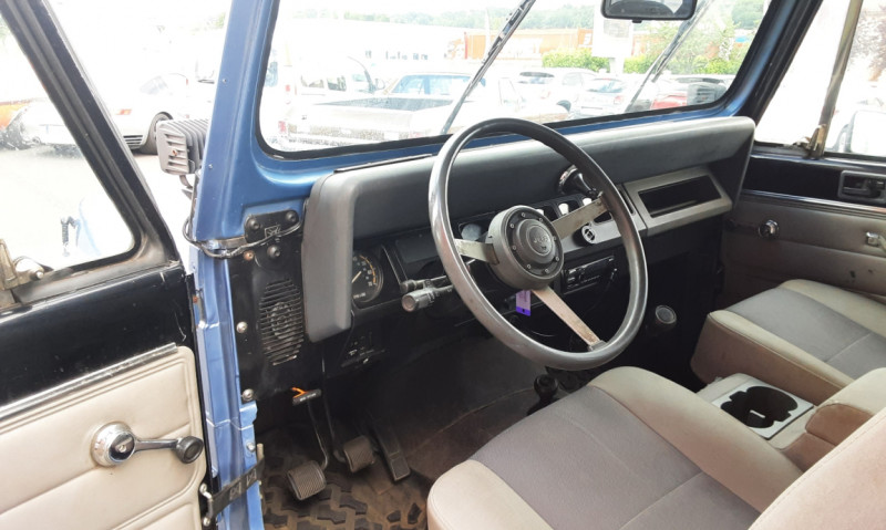 Photo 7 de l'offre de JEEP WRANGLER 4.2L 6 CYLINDRES 1989 BLEUE à 19990€ chez Centrale auto marché Périgueux
