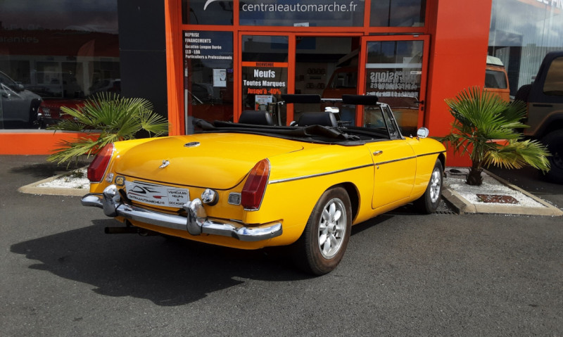 Photo 31 de l'offre de MG MG B cabriolet JAUNE à 19990€ chez Centrale auto marché Périgueux