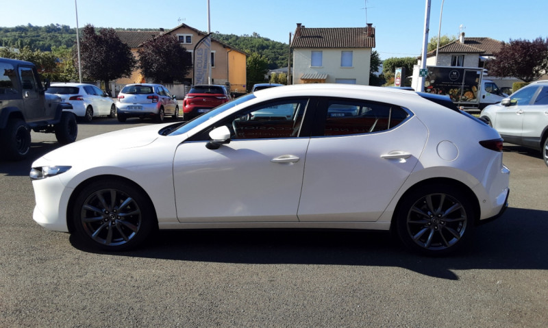 Photo 22 de l'offre de MAZDA MAZDA 3 2.0L SKYACTIV-G M Hybrid 122 ch BVM6 Sportline à 18490€ chez Centrale auto marché Périgueux