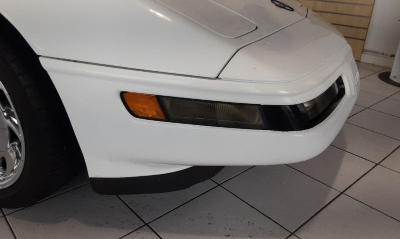 Photo 20 de l'offre de CHEVROLET CORVETTE C4 CABRIOLET LT1 V8 5.7L BLANCHE à 25900€ chez Centrale auto marché Périgueux