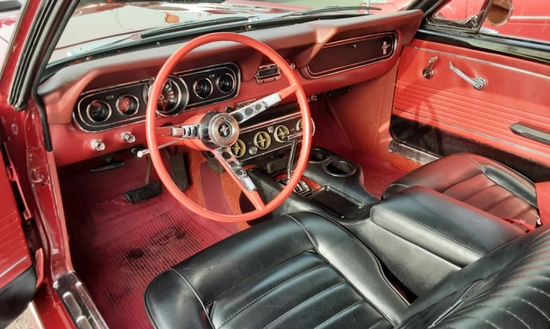 Photo 3 de l'offre de FORD MUSTANG COUPE 289CI V8 BURGUNDY 1966 à 35900€ chez Centrale auto marché Périgueux