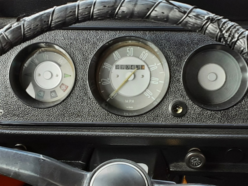 Photo 18 de l'offre de VOLKSWAGEN COMBI T2 1973 à 35000€ chez Centrale auto marché Périgueux