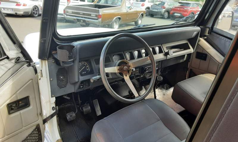 Photo 7 de l'offre de JEEP WRANGLER 4.2L 6 CYLINDRES Blanche Island Edition à 19990€ chez Centrale auto marché Périgueux