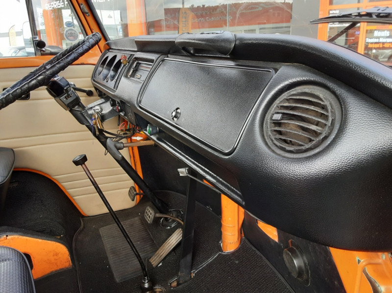 Photo 7 de l'offre de VOLKSWAGEN COMBI T2 1973 à 35000€ chez Centrale auto marché Périgueux