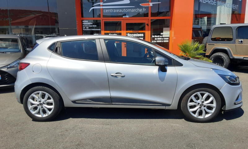 Photo 22 de l'offre de RENAULT CLIO IV dCi 90 E6C EDC Business à 14990€ chez Centrale auto marché Périgueux