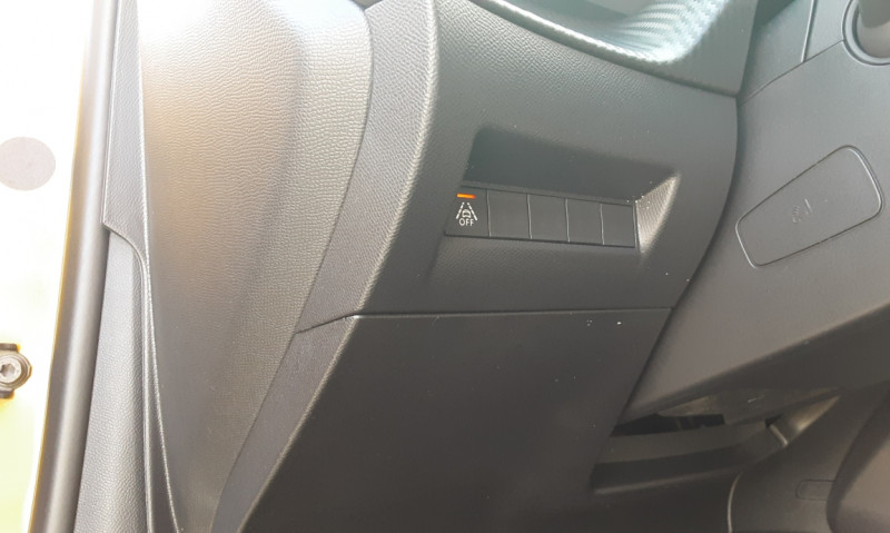 Photo 17 de l'offre de PEUGEOT 208 PureTech 100 SetS BVM6 GT Pack à 20490€ chez Centrale auto marché Périgueux