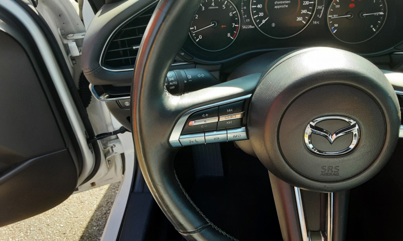 Photo 42 de l'offre de MAZDA MAZDA 3 2.0L SKYACTIV-G M Hybrid 122 ch BVM6 Sportline à 18490€ chez Centrale auto marché Périgueux