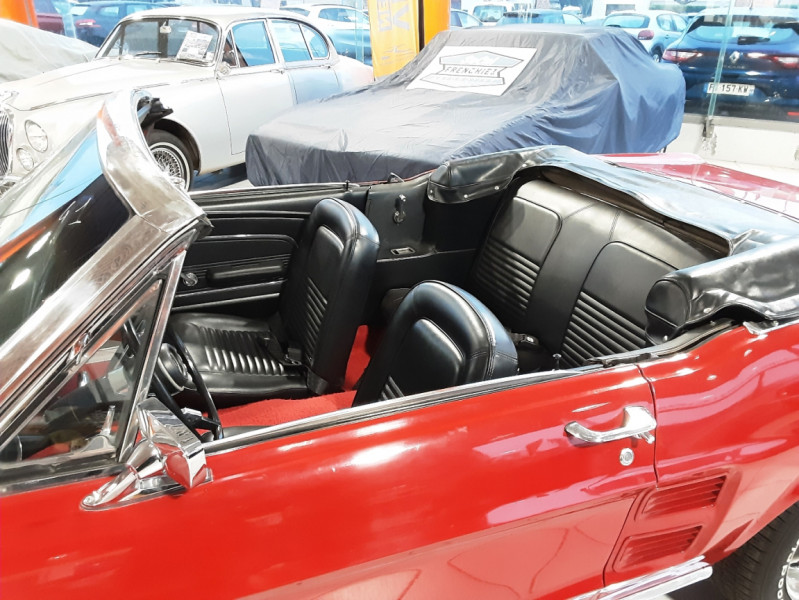Photo 29 de l'offre de FORD MUSTANG CABRIOLET 289 ci V8 RED 67 INT NOIR à 51900€ chez Centrale auto marché Périgueux
