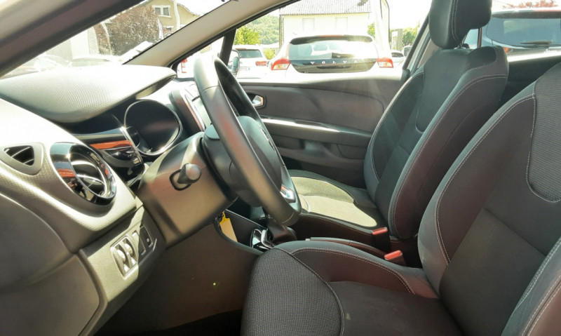 Photo 5 de l'offre de RENAULT CLIO IV dCi 90 E6C EDC Business à 14990€ chez Centrale auto marché Périgueux