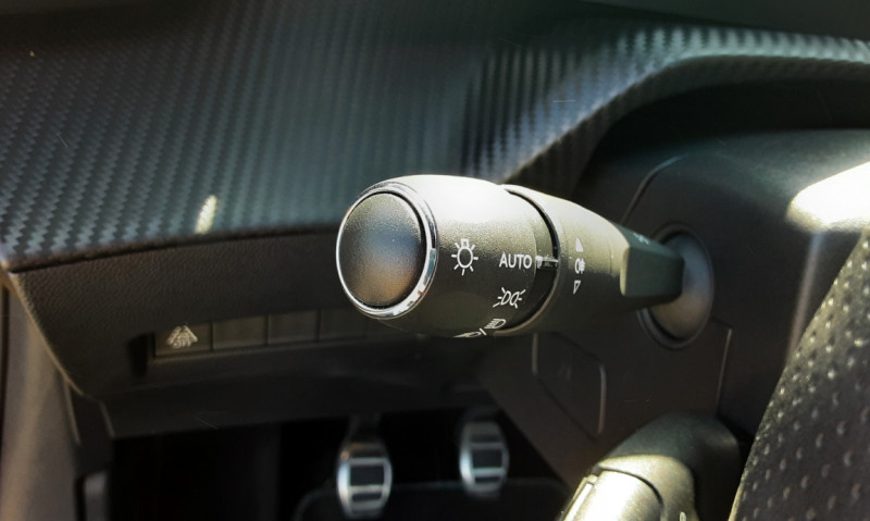 Photo 20 de l'offre de PEUGEOT 208 PureTech 100 SetS BVM6 GT Pack à 20490€ chez Centrale auto marché Périgueux