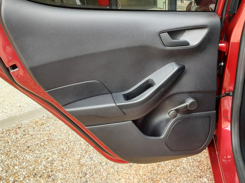 Photo 12 de l'offre de FORD FIESTA 1.1 75 ch BVM5 Connect Business  à 14990€ chez Centrale auto marché Périgueux