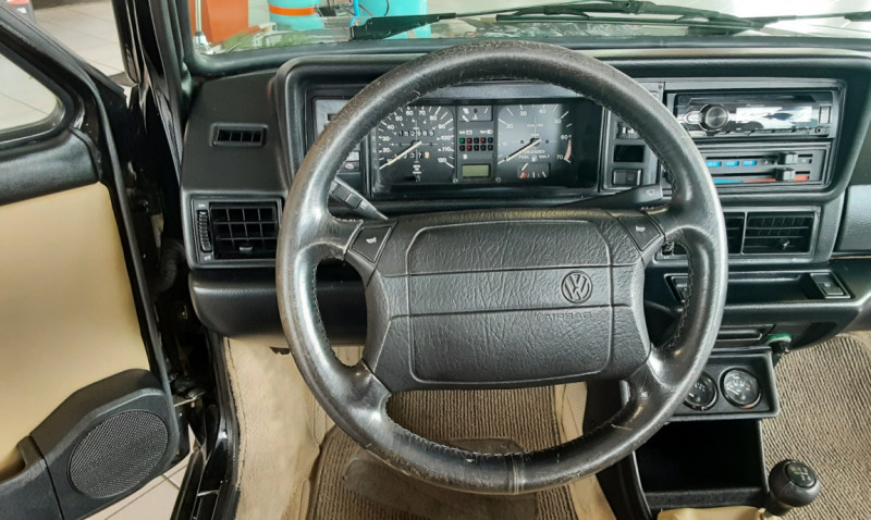 Photo 11 de l'offre de VOLKSWAGEN GOLF 1.8 cabriolet 112 KARMAN WOLFSBURG EDITION à 16990€ chez Centrale auto marché Périgueux