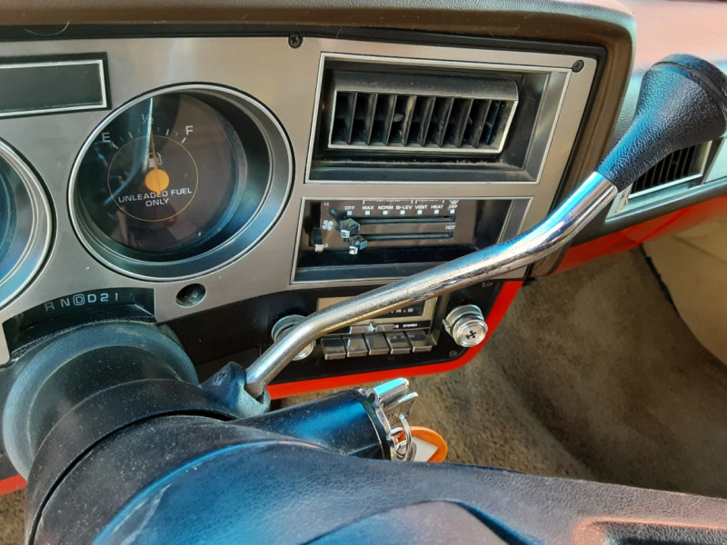 Photo 8 de l'offre de CHEVROLET C10 V8 305CI SILVERADO 5.0L 1985 à 26900€ chez Centrale auto marché Périgueux